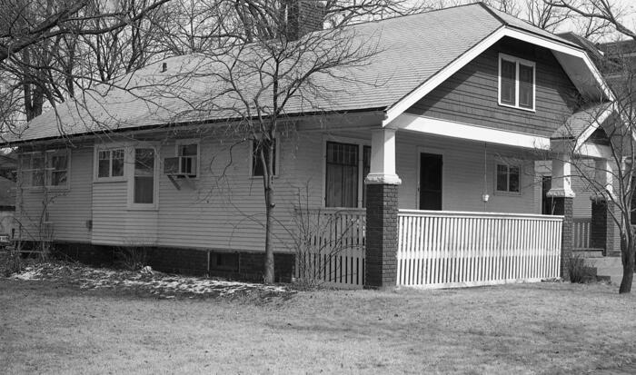 49-024 1010 Poyntz